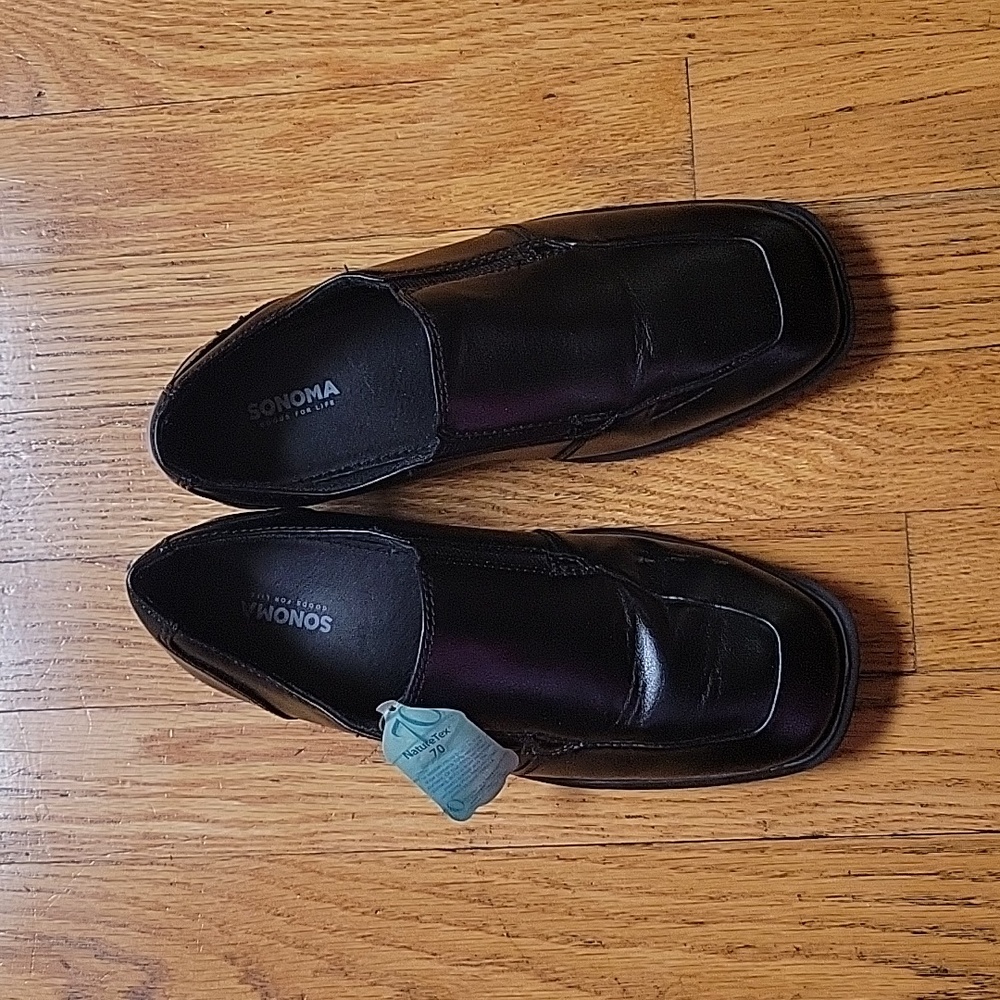 Boys black shoes, sz 4